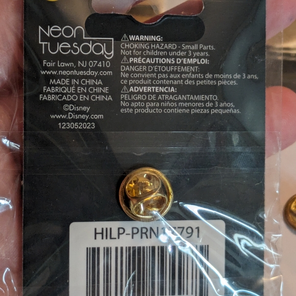 Princess Enamel Pin with Red Hair - Picture 5 of 5